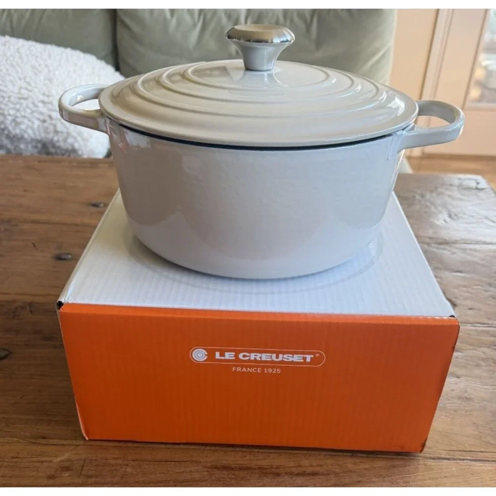 Le Creuset Enameled Cast Iron Round Dutch Oven Casserole 26cm 5.5qt Meringue NEW